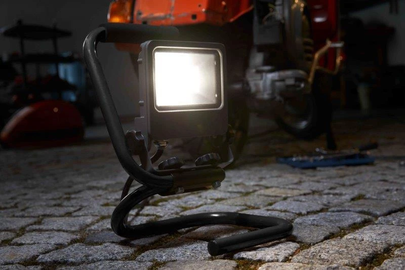 Ledvance Prožektorius su S formos stovu 20 W 4000 K