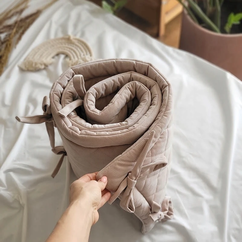 Ochraniacz na szczebelki do łóżeczka Kreminis Velvet 180x30 Lepre
