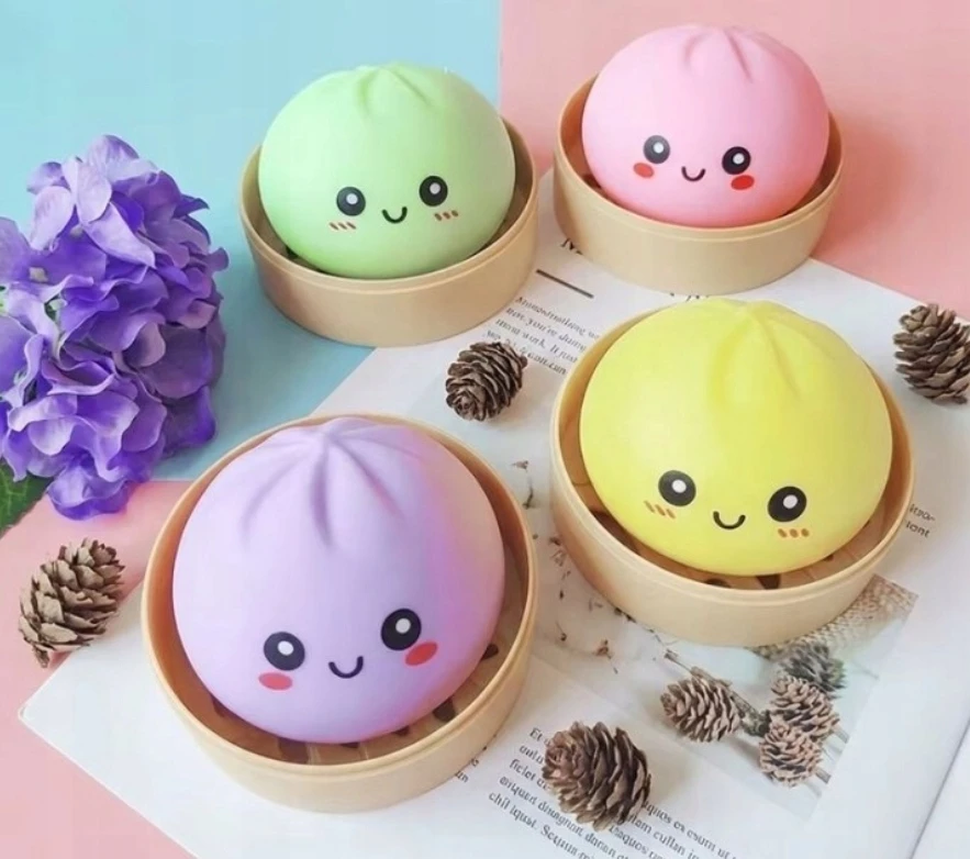 OKAMI Rinkinyje 3 vnt. Squishy squishy koldūnai Blizgučiai kukuliai 6 cm