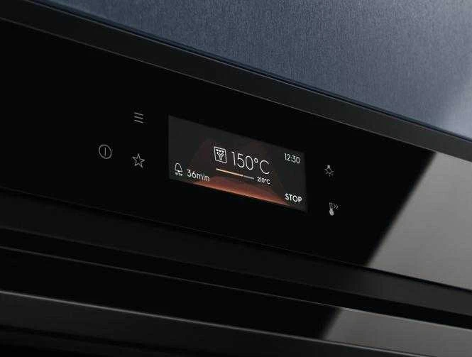 Juodos spalvos garinė orkaitė Electrolux EOB8S39H