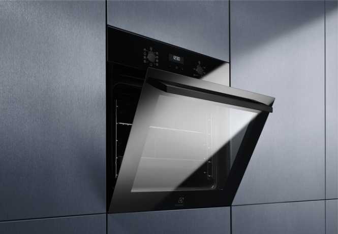 Juodos spalvos orkaitė Electrolux EOD5H70BZ