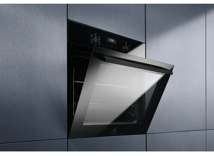 Montuojama orkaitė su katalitinėmis sienelėmis Electrolux EOE5C71Z
