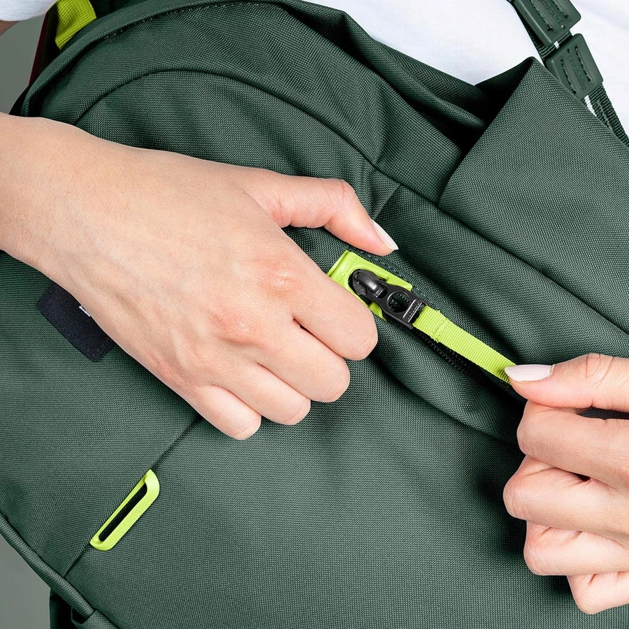 Pacsafe Go 15l - Antivagysčių kuprinė, 15l, žalia