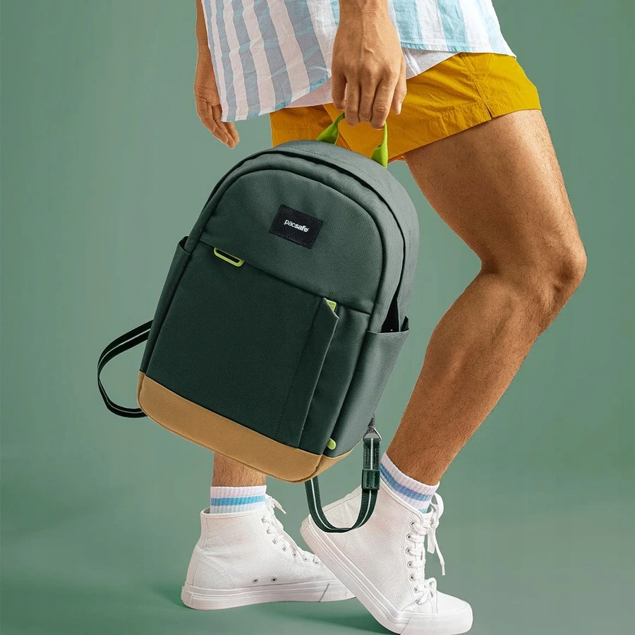 Pacsafe Go 15l - Antivagysčių kuprinė, 15l, žalia