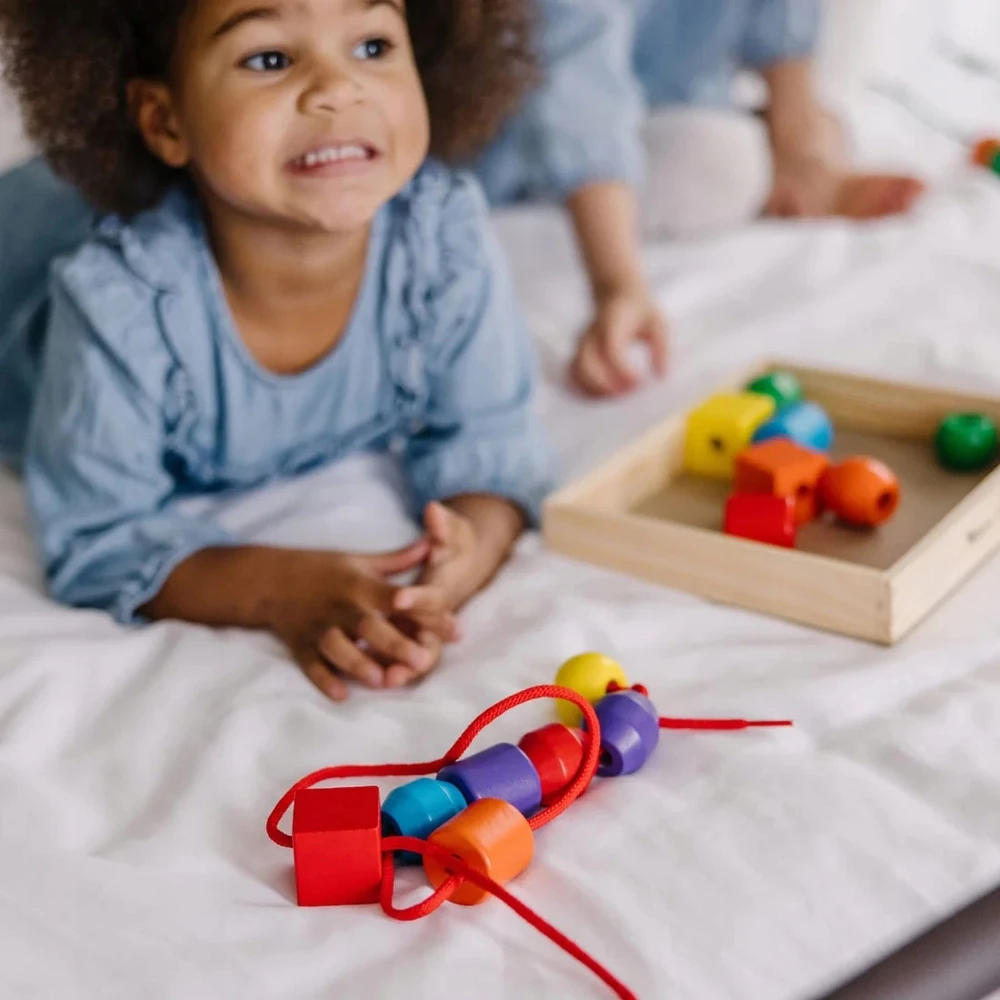 Pagrindinių raištelių karoliukai - MELISSA & DOUG - Trisdešimt medinių karoliukų - Mišrus - Nuo 3 metų