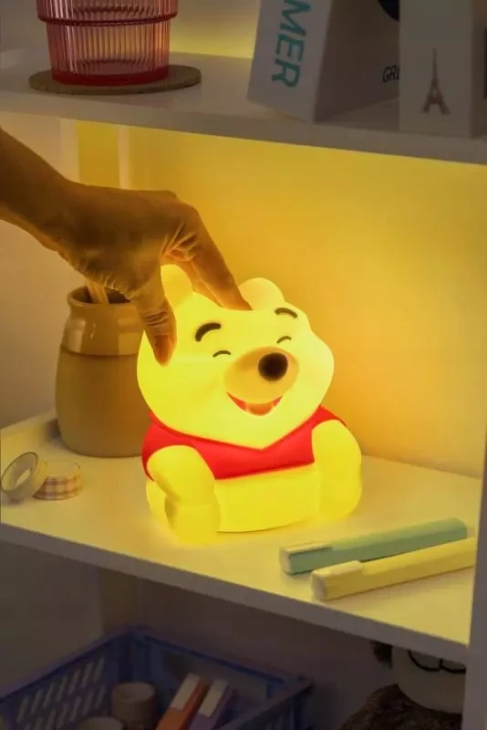 Paladone SILIKONOWA LAMPKA Z AKUMULATOREM DISNEY KUBUŚ PUCHATEK 15 CM