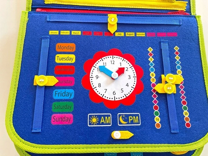 Pan i Pani Gadżet Montessori Sensory Manipulative Board Sulankstomas lagaminas mėlynas