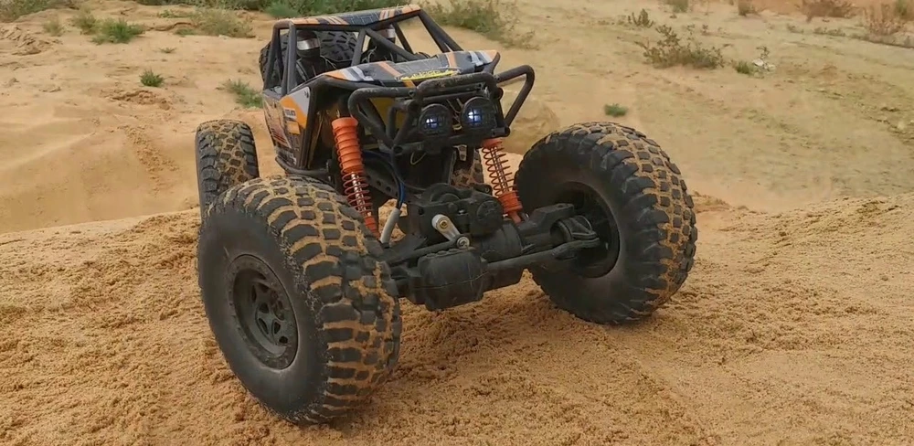 Pan i Pani Gadżet RC CAR 4X4 NUOTOLINIO PULTO VALDOMAS VIŠEELĖS VIŠKINĖLIS DIDELIS 48CM RC AUTO