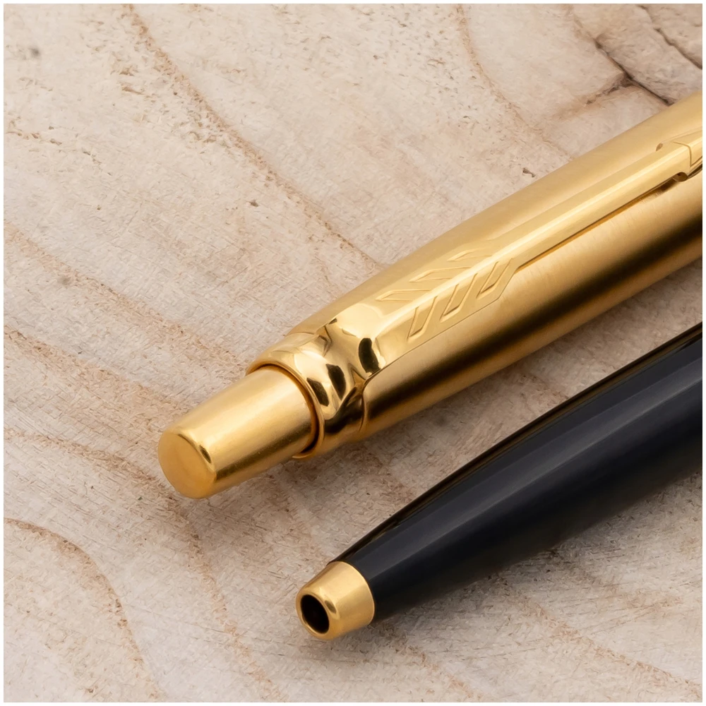 Parker Jotter juodas rašiklis 24k auksas su graviruotu dėklu