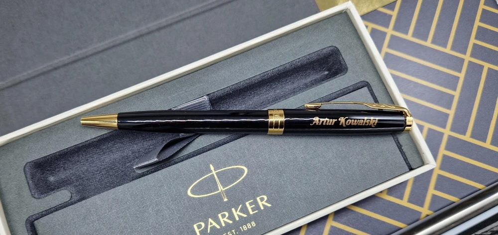 Parker Sonnet Rašiklis su Graviravimu ir Odiniu dėklu - Puiki Dovana