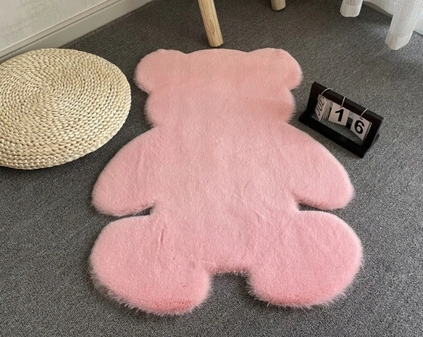 Perfectlife DYWANIK W KSZTAŁCIE MISIA MIĘKKI DUŻY 75cm / 105cm Baltas