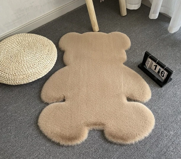 Perfectlife DYWANIK W KSZTAŁCIE MISIA MIĘKKI DUŻY 75cm / 105cm Baltas