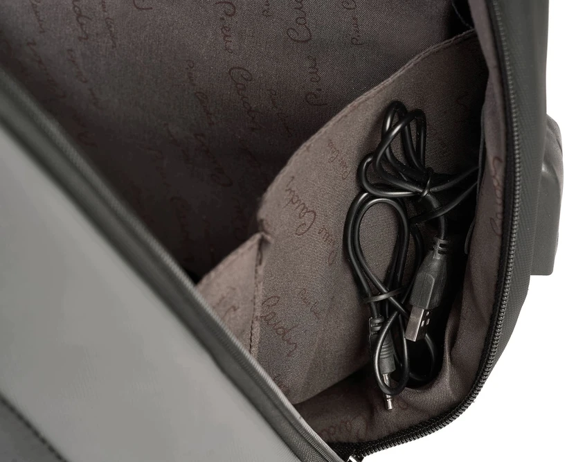 Pierre Cardin daugiafunkcinis kuprinė / rankinis bagažas su USB jungtimi – stilinga ir praktiška kelioninė kuprinė