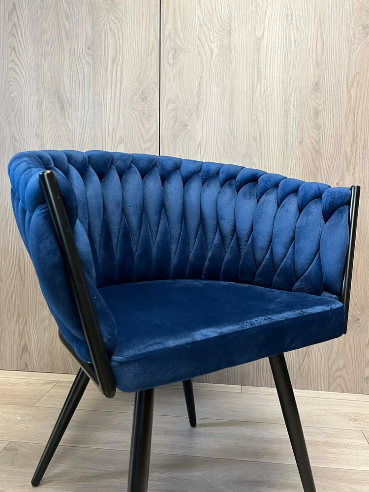 Pintas aksominis fotelis Mėlyna pintinė kėdė Glamour stilingas Lugano