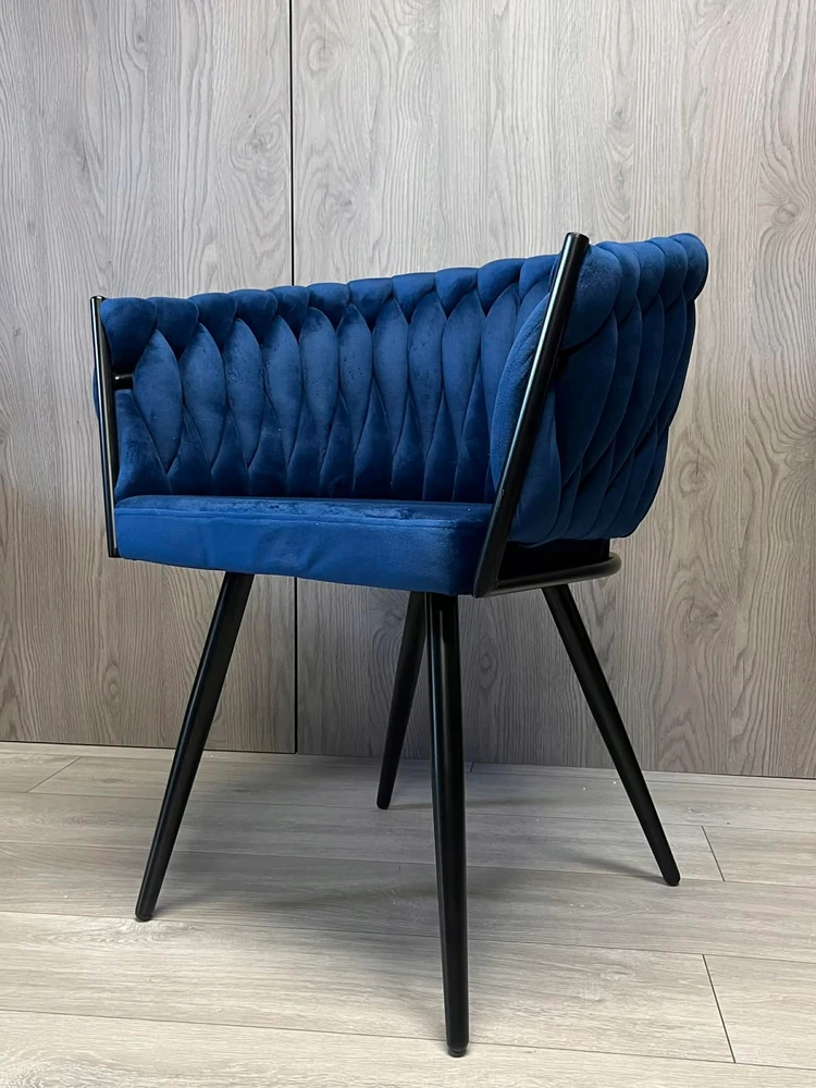 Pintas aksominis fotelis Mėlyna pintinė kėdė Glamour stilingas Lugano