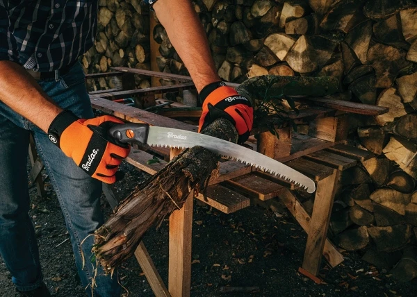Pjūklas su dėklu šakoms pjauti, 32 cm ašmenys iš grūdinto plieno BRADAS KT-V1404K