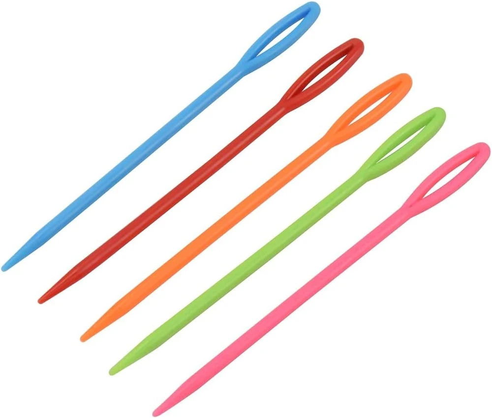 PLASTIKINĖS adatos 100 Vnt. 7cm Kelių spalvų glotnus, didelis tinklelis, ILGUS