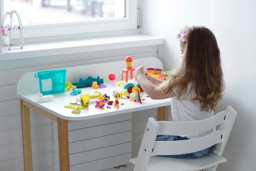 PLAY-DOH HASBRO CASTRY CAY 8 SPALVŲ NEONINĖS SPALVOS KONDINĖS DOVANA
