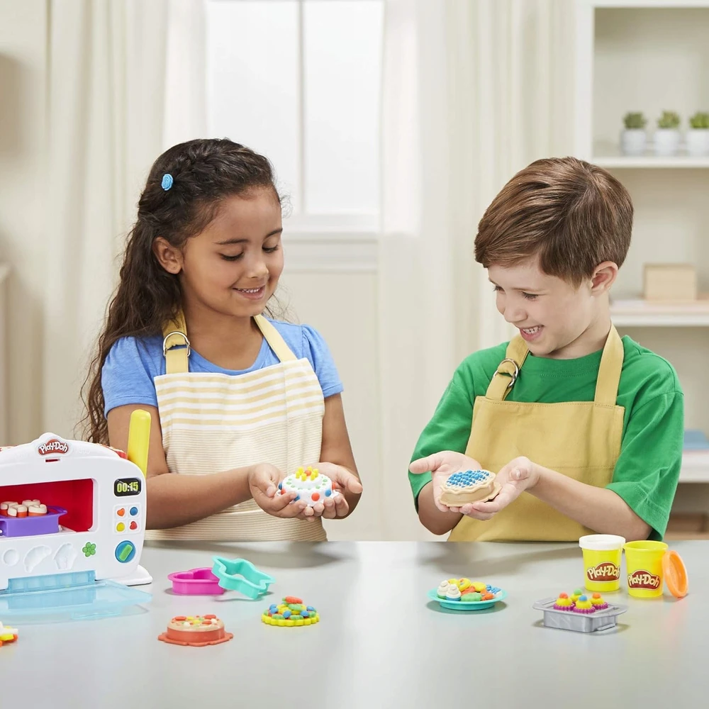 PLAY DOH KITCHEN CASTRY RINKINYS MAGICAL OVEN + priedai B9740