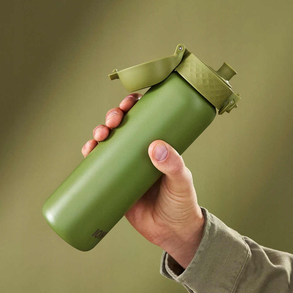 PLIENINIS BUTELAS 0,6 L - PZH SERTIFIKATAS - LENGVAS ŠVIESUS SANDAUS KARINIS ŽALIAS - ION8 600 ml