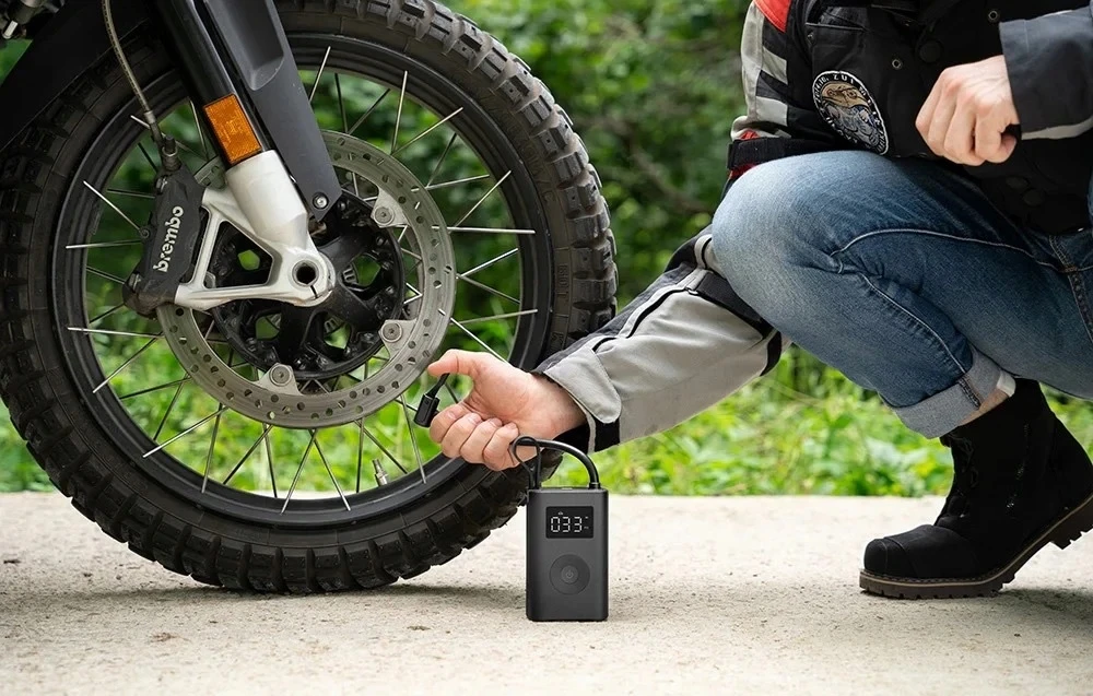 Nešiojamas kompresorius, elektrinis siurblys HOTO QWCQA001 (10.3 baro, 150 PSI, 2000 mAh)