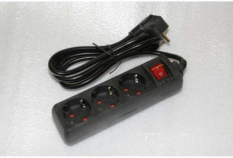 Besk Prailgintuvas 3 lizdų 3m su jungikliu 3x1,5mm² juodas