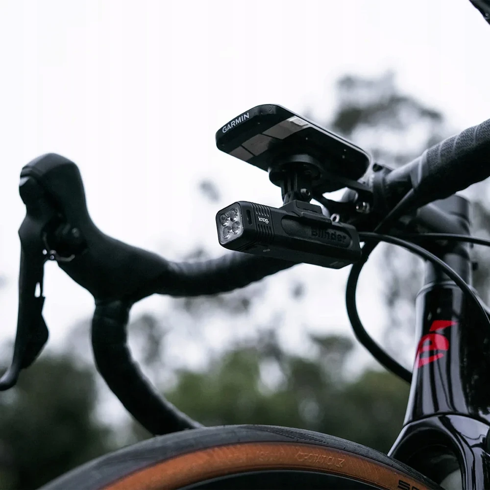 Priekinis dviračio žibintas Knog Blinder 900, juodas
