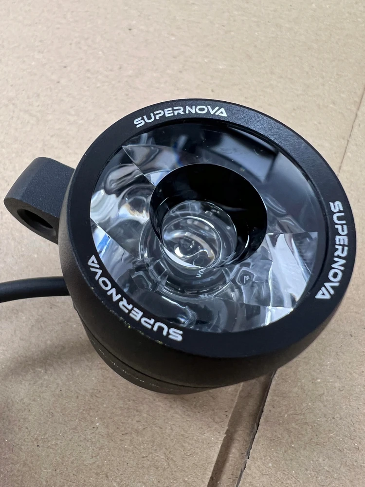 Priekinis žibintas Supernova V521s, juodas
