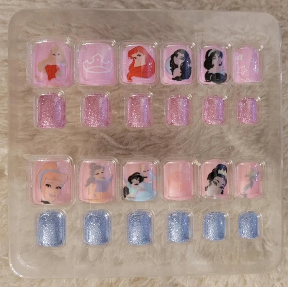 Primark Lipnūs nagų antgaliai dirbtiniai mini nagai 24vnt Disney princesės Ariel