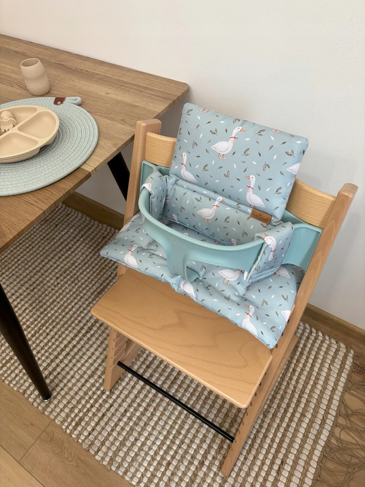 PROMOTION vandeniui atsparios pagalvėlės Stokke Tripp Trapp 2in1 žąsų mėtai