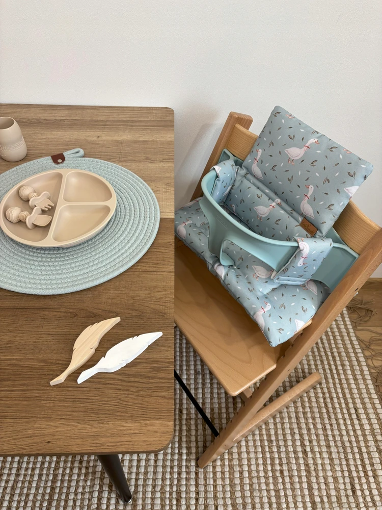 PROMOTION vandeniui atsparios pagalvėlės Stokke Tripp Trapp 2in1 žąsų mėtai