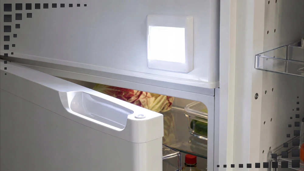 Przydasiepl NAKTINĖ LEMPA COB LED JUNGIKLIS VEIKIA 3W BATERIJA + MAGNETINĖ LEMPA SPINTELEI