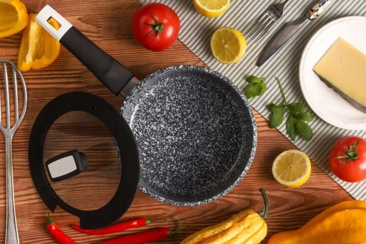 Puodas su silikoniniu dangteliu su granito danga, skirtas indukcijai, 18cm, 1,9L