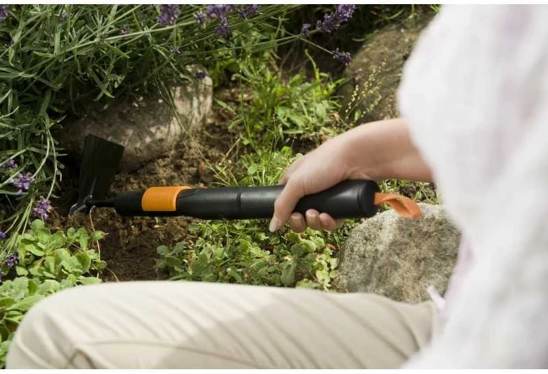 Fiskars QuikFit kultivatorius kampinis
