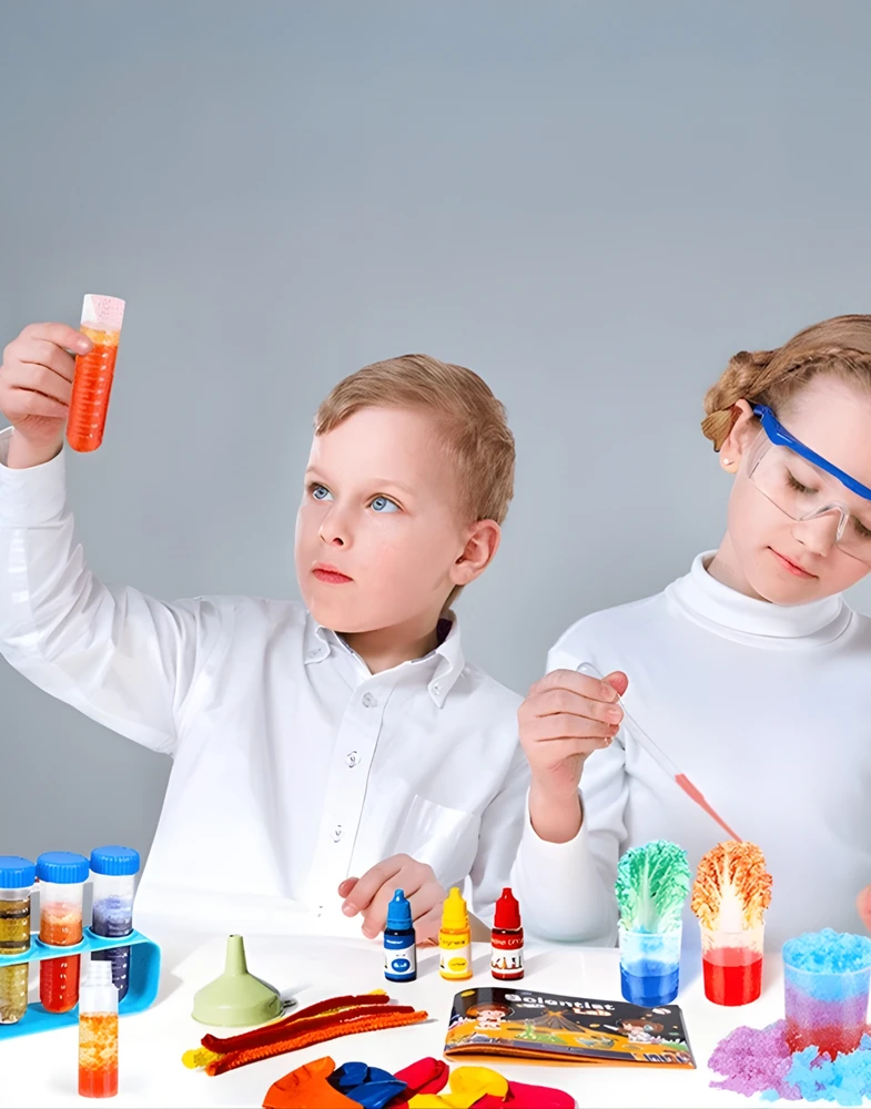 Regmag LITTLE CHEMIST LABORATORY RINKINYS 80 EKSPERIMENTŲ VULKANINIS VAIKAMS + E. KNYGA