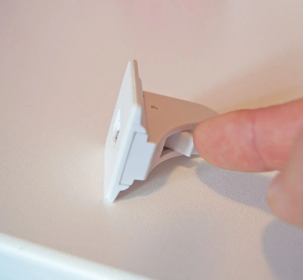 Remikon BALDŲ SPINTŲ STALČIŲ MAGNETINĖS UŽRAKOS APSAUGA MAGNETINĖS UŽRAKOS