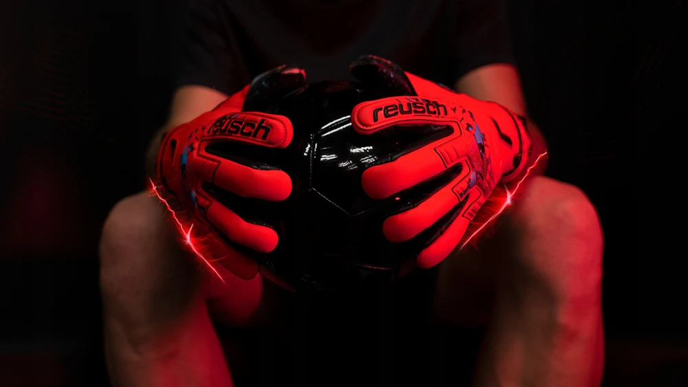 Reusch Attrakt Starter Solid Goalkeeper Gloves 56 70 514 4126