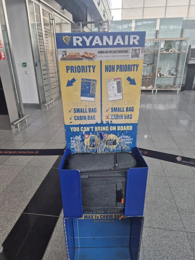 RGL Mažas kelioninis lagaminas RYANAIR WIZZAIR LUGGAGE lėktuvo salonas
