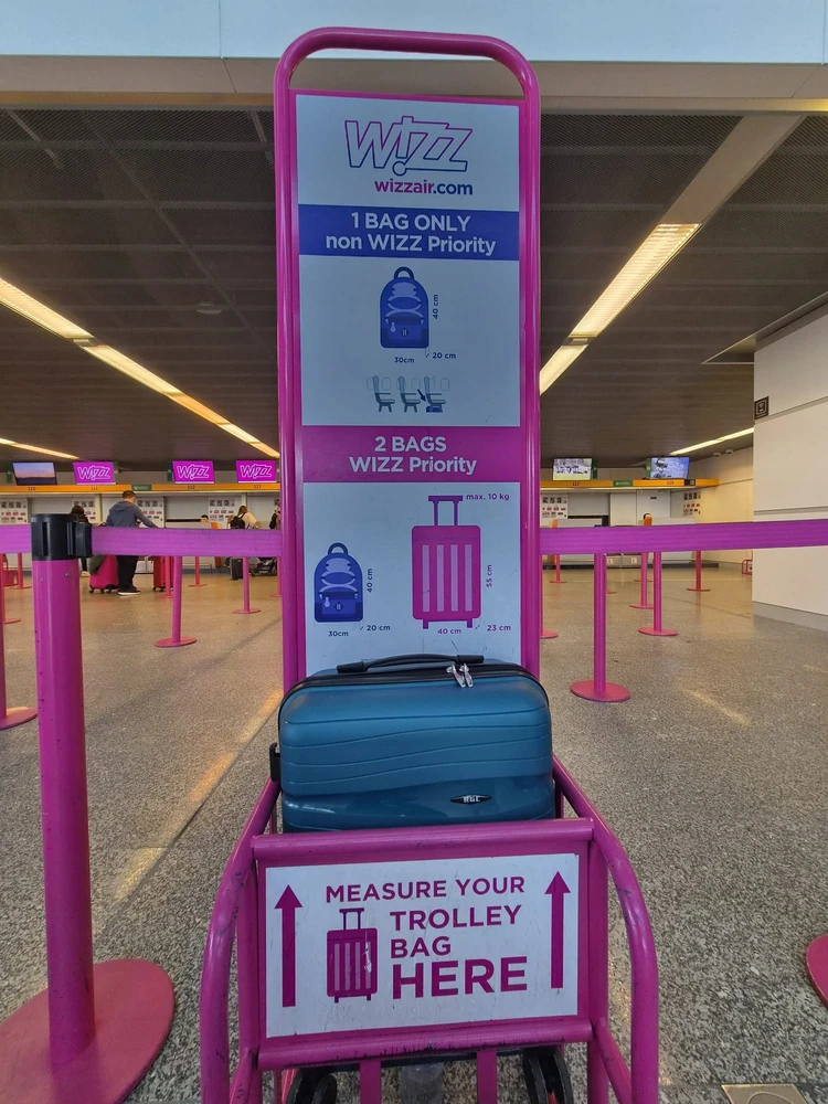 RGL Mažas nesuardomas lagaminas CABIN POLYPROPYLENE 4 WHEELS WIZZAIR, RYANAIR