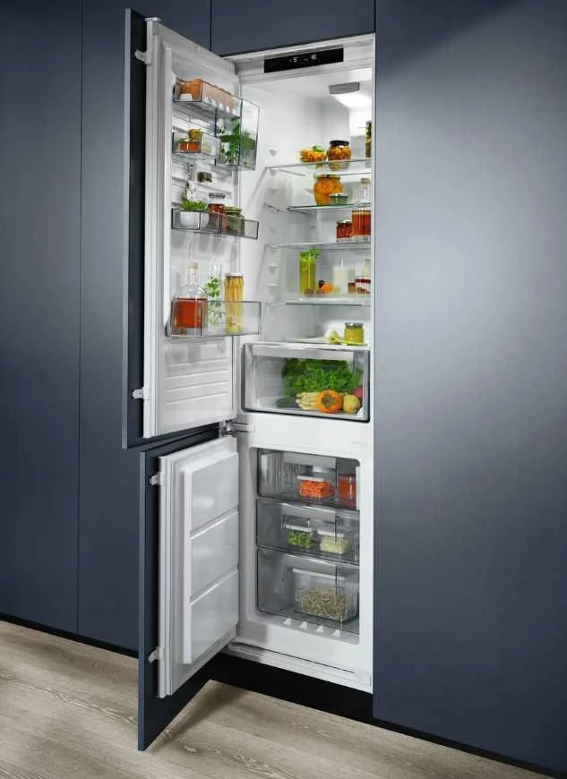 Įm.188.4 cm šaldytuvas su šaldikliu Electrolux ENS6TE19S