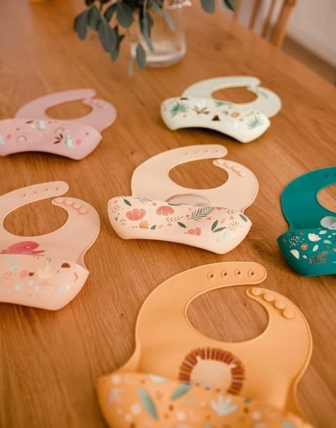Sassi Junior - Silikoninis prijuostė Chewy dramblė.