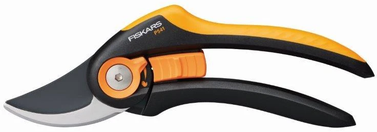 Fiskars Plus™ metalinis sekatorius prasilenkiančiais ašmenimis (P531)