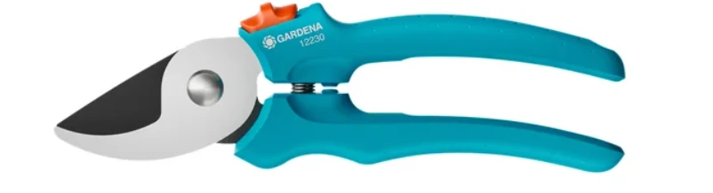 Fiskars Solid™ sekatorius prasilenkiančiais ašmenimis (P121)
