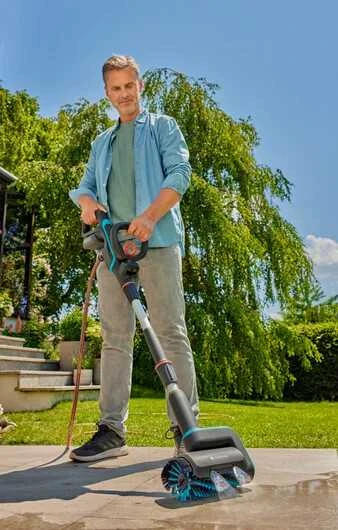 Gardena AquaBrush Medium nailoninis cilindrinis šepetys, skirtas akumuliatoriniam daugiafunkciniam valytuvui