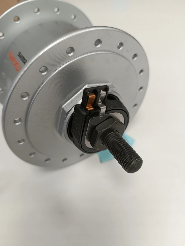 Shimano Nexus DH-C3000-2N priekinė stebulė su dinamo veržle 36H 6V sidabrinė
