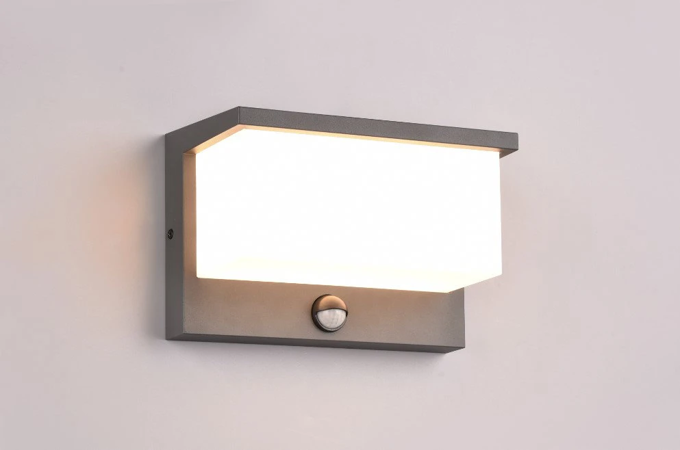 Sieninis LED lauko šviestuvas PHILIPS PETRONIA, IP44, 2700 K, 12 W, 1200 lm, su judesio davikliu