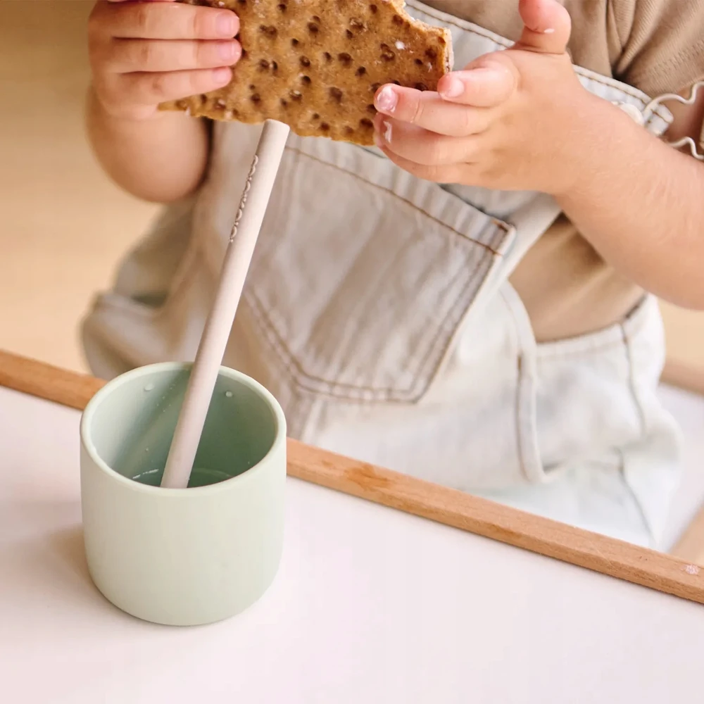 Silikoninis puodelis vaikams 180 ml 6m+ MinikOiOi Žalias