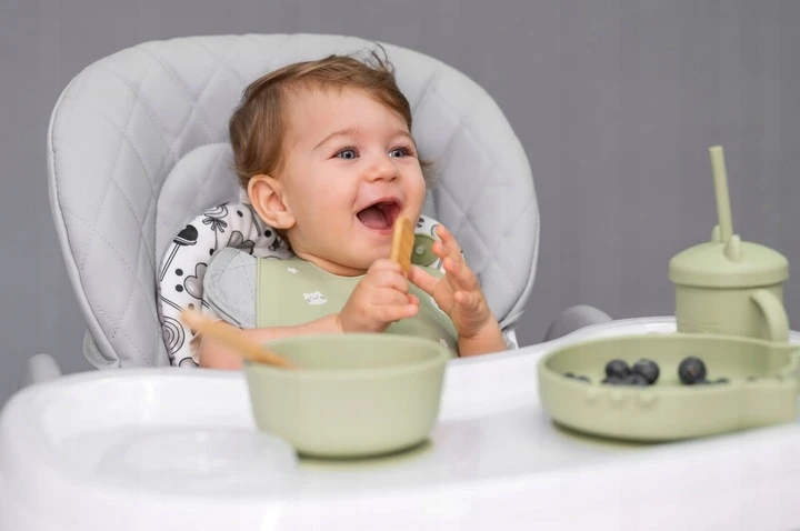 SILIKONINIS PUODULIS SU ŠIAUDU IR RANKENĖLĖMIS VAIKAMS LORELLI