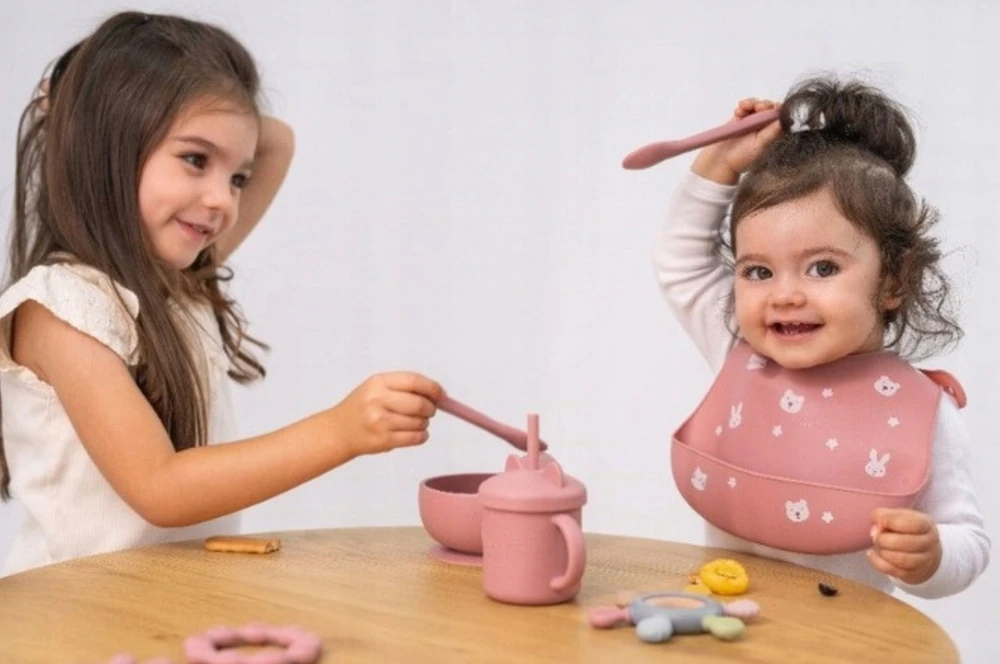 SILIKONINIS PUODULIS SU ŠIAUDU IR RANKENĖLĖMIS VAIKAMS LORELLI