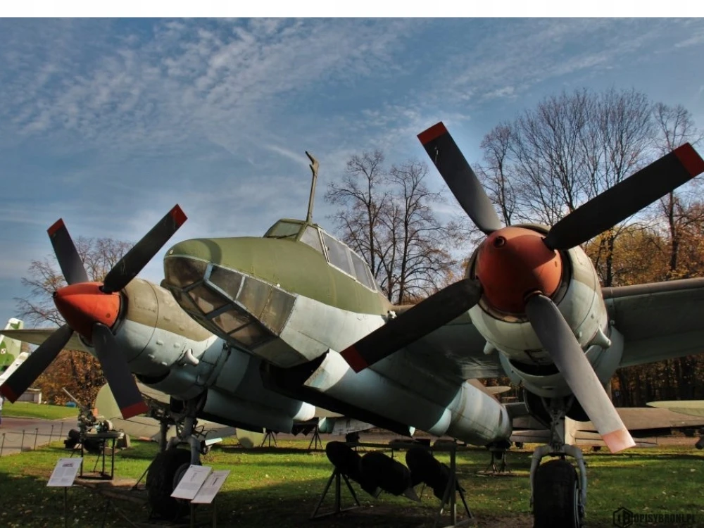 Sluban BLOKUOJA LĖKTUVO TUPOLEV ŠTUOTĖS BOMBANČIO naikintuvą MILITARY + NUOTOLINĖ FIGŪRA